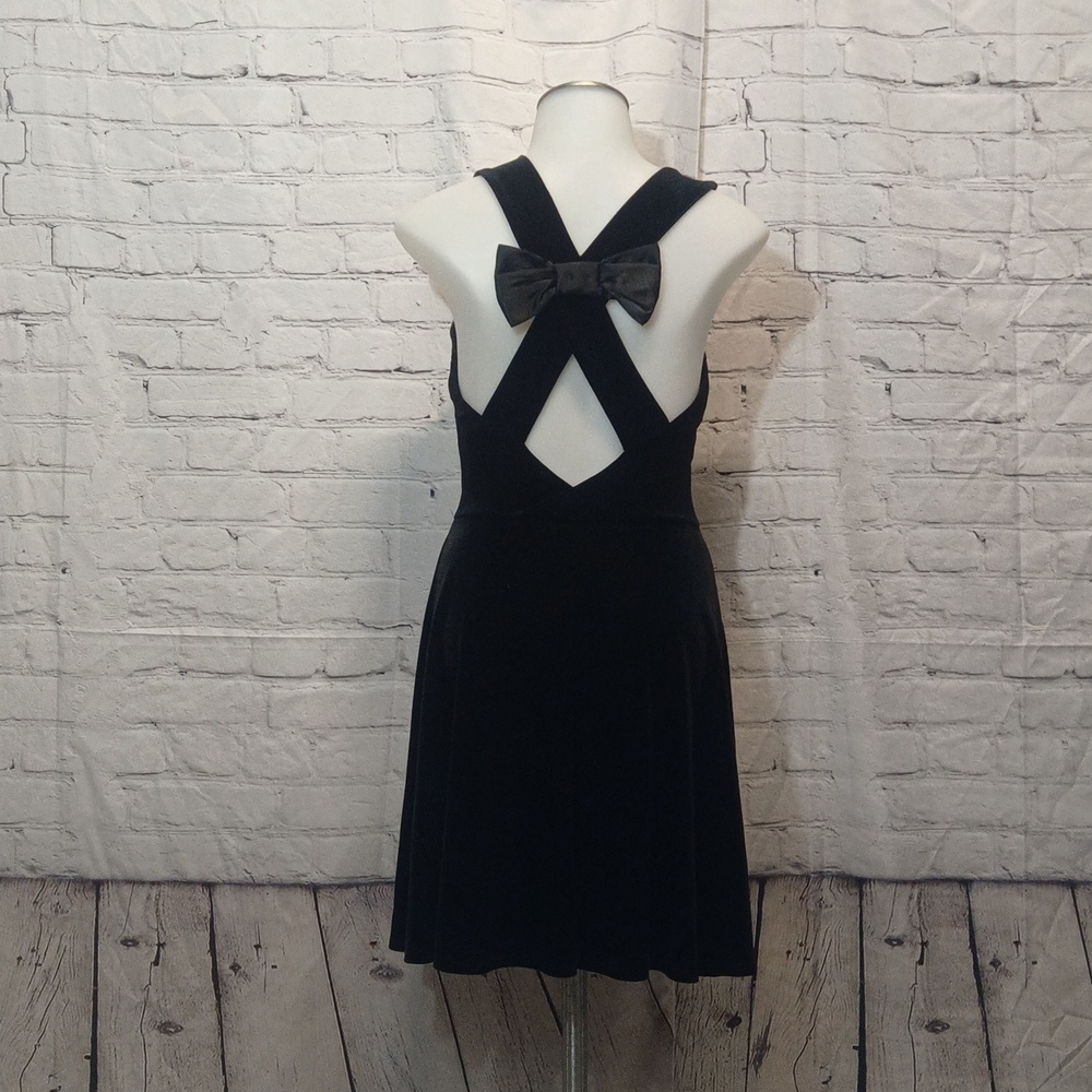 Cute comfy stretch velvet cross back bow mini